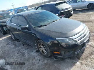 2012 Ford Fusion S with VIN 3FAHP0GA4CR419167, listed as a IAAI auction lot 41420843 with 132,635 mi miles. Bid and sale history available at carsss.com. Image 1.