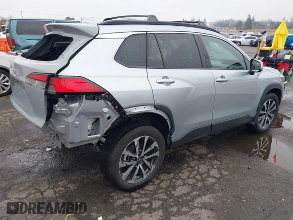 2023 Toyota Corolla Cross XLE z VIN 7MUDAABG0PV077852, wystawiony jako IAAI lot #41313640 z przebiegiem 23 201 mil mil oraz . Historia ofert i sprzedaży dostępna na DreamBid. Obrazek 4.