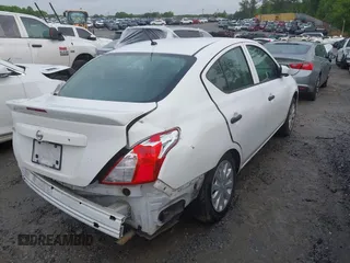 2016 Nissan Versa S z VIN 3N1CN7AP3GL904475, wystawiony jako IAAI lot #42108162 z przebiegiem 91 000 mil mil oraz . Historia ofert i sprzedaży dostępna na DreamBid. Obrazek 4.