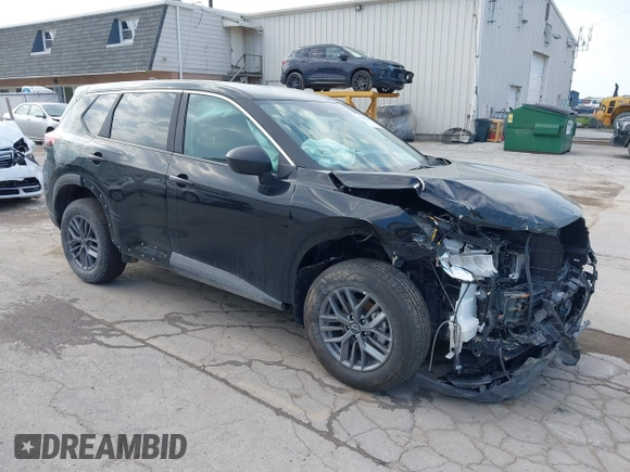 2025 Nissan Rogue S z VIN 5N1BT3AB2SC833281, wystawiony jako IAAI lot #42410948 z przebiegiem 1 389 mil mil oraz . Historia ofert i sprzedaży dostępna na DreamBid. Obrazek 1.