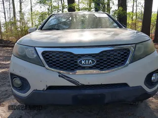 2011 Kia Sorento EX with VIN 5XYKU4A27BG011773, listed as a IAAI auction lot 42085204 with 292,692 mi miles. Bid and sale history available at carsss.com. Image 6.
