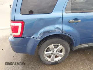 2010 Ford Escape XLT z VIN 1FMCU0D79AKC48435, wystawiony jako IAAI lot #42230904 z przebiegiem 137 530 mil mil oraz . Historia ofert i sprzedaży dostępna na DreamBid. Obrazek 6.