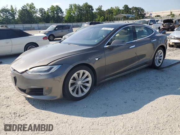 2017 Tesla Model S 100D z VIN 5YJSA1E2XHF173740, wystawiony jako Copart lot #62233125 z przebiegiem 73 932 mil mil oraz Szkoda całkowita • Salvage title. Historia ofert i sprzedaży dostępna na DreamBid. Obrazek 1.
