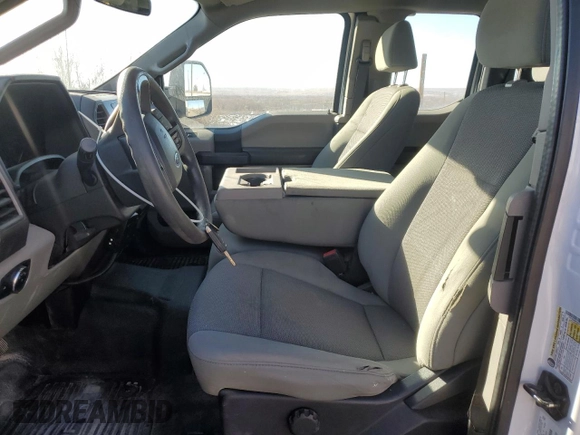 2020 Ford F-250 XL z VIN 1FT7X2B64LEC47102, wystawiony jako Copart lot #46455255 z przebiegiem 138 569 mil mil oraz Czysty tytuł • Clean title. Historia ofert i sprzedaży dostępna na DreamBid. Obrazek 7.
