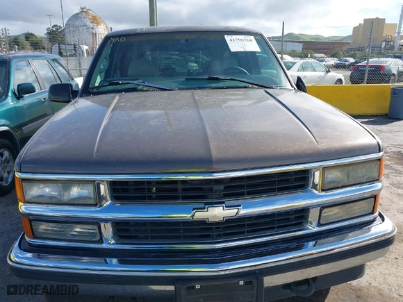 1997 Chevrolet Suburban with VIN 1GNFK16RXVJ439165, listed as a IAAI auction lot 41796768 with 131,020 mi miles. Bid and sale history available at carsss.com. Image 6.