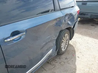 2017 Toyota Sienna XLE Auto Access Seat with VIN 5TDYZ3DC1HS888393, listed as a IAAI auction lot 41572093 with 95,290 mi miles. Bid and sale history available at carsss.com. Image 6.