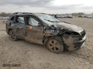2016 Jeep Cherokee Altitude with VIN 1C4PJMCS7GW148072, listed as a Copart auction lot 49577215 with 146,761 mi miles and Salvage Title. Bid and sale history available at carsss.com. Image 4.