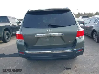 2011 Toyota Highlander with VIN 5TDBK3EH0BS065899, listed as a IAAI auction lot 41281584 with 177,497 mi miles. Bid and sale history available at carsss.com. Image 16.