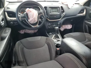 2015 Jeep Cherokee Latitude z VIN 1C4PJMCSXFW746980, wystawiony jako Copart lot #50666645 z przebiegiem 91 864 mil mil oraz Szkoda całkowita • Salvage title. Historia ofert i sprzedaży dostępna na DreamBid. Obrazek 8.