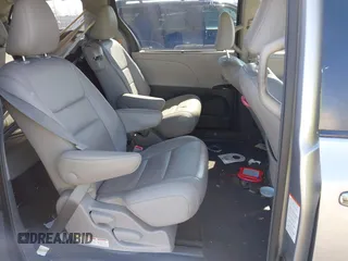 2017 Toyota Sienna XLE Auto Access Seat with VIN 5TDYZ3DC0HS784509, listed as a IAAI auction lot 41725664 with 69,990 mi miles. Bid and sale history available at carsss.com. Image 8.