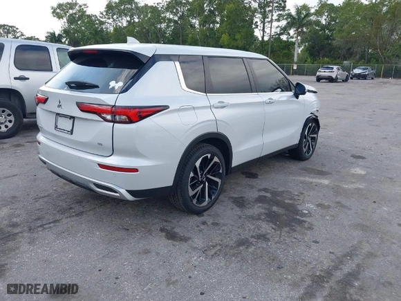 2024 Mitsubishi Outlander SE with VIN JA4J3VA8XRZ076597, listed as a IAAI auction lot 41710042 with 2,594 mi miles. Bid and sale history available at carsss.com. Image 4.