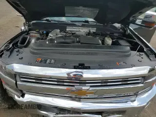 2019 Chevrolet Silverado 3500HD LTZ z VIN 1GC4KXCY6KF158526, wystawiony jako Copart lot #68652325 z przebiegiem 128 444 mil mil oraz Szkoda całkowita • Salvage title. Historia ofert i sprzedaży dostępna na DreamBid. Obrazek 13.