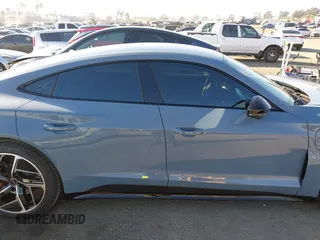 2024 Audi RS e-tron GT z VIN WAUBHBFWXR7901127, wystawiony jako IAAI lot #41220023 z przebiegiem 3414 mil mil oraz . Historia ofert i sprzedaży dostępna na DreamBid. Obrazek 14.