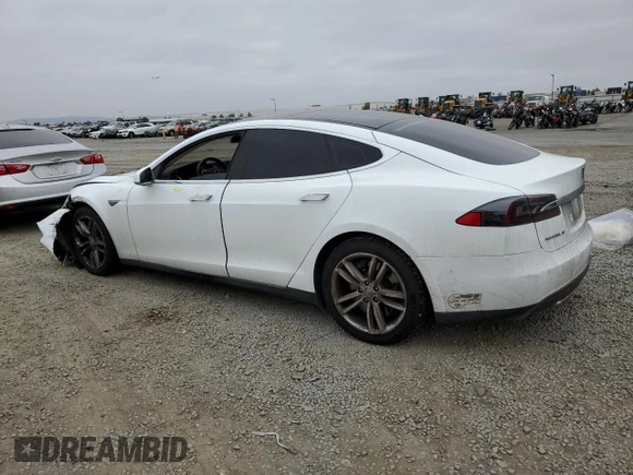 2013 Tesla Model S z VIN 5YJSA1DNXDFP21418, wystawiony jako Copart lot #59131655 z przebiegiem 106 428 mil mil oraz Szkoda całkowita • Salvage title. Historia ofert i sprzedaży dostępna na DreamBid. Obrazek 2.