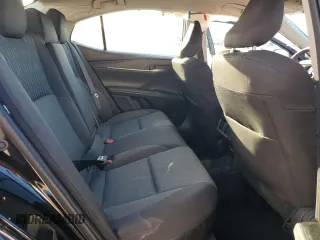 2025 Toyota Camry LE z VIN 4T1DAACK6SU023078, wystawiony jako Copart lot #47634775 z przebiegiem 8 572 mil mil oraz Szkoda całkowita • Salvage title. Historia ofert i sprzedaży dostępna na DreamBid. Obrazek 11.
