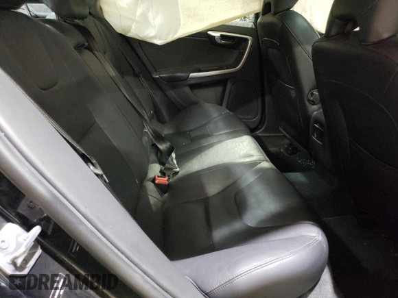 2015 Volvo S60 T5 Premier z VIN YV1612TK1F2332441, wystawiony jako Copart lot #89086705 z przebiegiem Nie podano mil oraz Szkoda całkowita • Salvage title. Historia ofert i sprzedaży dostępna na DreamBid. Obrazek 10.