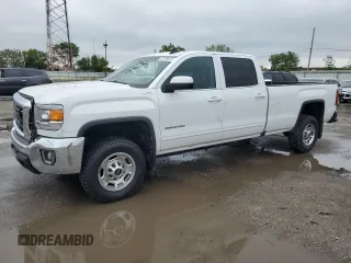 2018 GMC Sierra 2500HD SLE z VIN 1GT12SEG9JF285389, wystawiony jako Copart lot #57776815 z przebiegiem 145 417 mil mil oraz Szkoda całkowita • Salvage title. Historia ofert i sprzedaży dostępna na DreamBid. Obrazek 1.