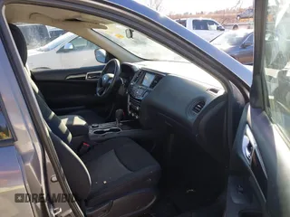 2017 Nissan Pathfinder SV with VIN 5N1DR2MM2HC613081, listed as a IAAI auction lot 41644059 with 137,371 mi miles. Bid and sale history available at carsss.com. Image 5.