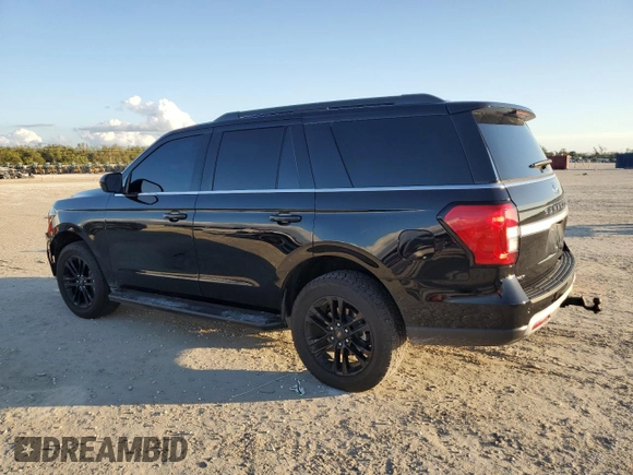 2024 Ford Expedition XLT with VIN 1FMJU1H84REA95604, listed as a Copart auction lot 86878914 with 4,977 mi miles and Salvage Title. Bid and sale history available at carsss.com. Image 2.