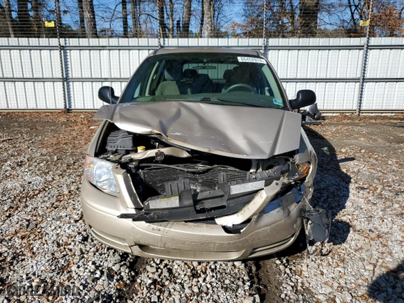 2006 Chrysler Town & Country SWB with VIN 1A4GP45R66B540761, listed as a Copart auction lot 86452974 with 157,714 mi miles and Salvage Title. Bid and sale history available at carsss.com. Image 5.
