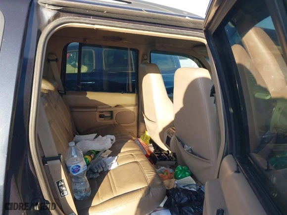 2000 Mercury Mountaineer with VIN 4M2ZU86P2YUJ06656, listed as a IAAI auction lot 41735862 with 200,263 mi miles. Bid and sale history available at carsss.com. Image 8.