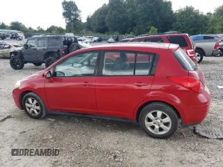 2009 Nissan Versa S z VIN 3N1BC13E29L362007, wystawiony jako Copart lot #60668415 z przebiegiem 159 873 mil mil oraz Czysty tytuł • Clean title. Historia ofert i sprzedaży dostępna na DreamBid. Obrazek 2.