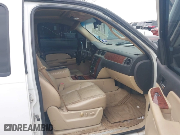 2008 Chevrolet Tahoe 3LT with VIN 1GNFC13J68R127765, listed as a IAAI auction lot 42652336 with 294,190 mi miles and . Bid and sale history available at DreamBid. Image 5.