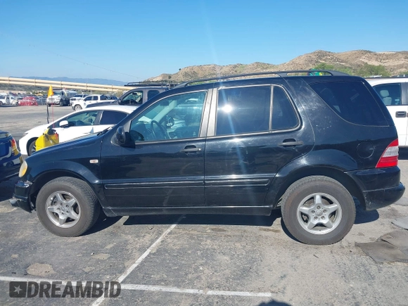 2001 Mercedes-Benz M-Class with VIN 4JGAB54E01A272539, listed as a IAAI auction lot 42124321 with 272,098 mi miles. Bid and sale history available at carsss.com. Image 14.