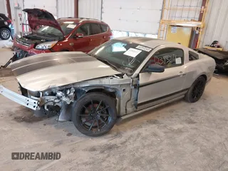 2014 Ford Mustang V6 z VIN 1ZVBP8AM3E5318738, wystawiony jako IAAI lot #42860321 z przebiegiem Nie podano mil oraz . Historia ofert i sprzedaży dostępna na DreamBid. Obrazek 17.