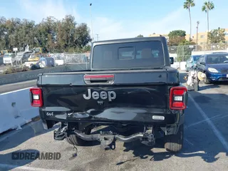 2020 Jeep Gladiator Overland with VIN 1C6HJTFG7LL139980, listed as a IAAI auction lot 40713794 with 33,560 mi miles and . Bid and sale history available at DreamBid. Image 17.