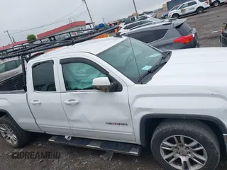 2015 GMC Sierra 1500 SLE z VIN 1GTR1UEH0FZ358519, wystawiony jako IAAI lot #42212768 z przebiegiem 144 324 mil mil oraz . Historia ofert i sprzedaży dostępna na DreamBid. Obrazek 13.
