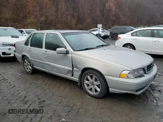 2000 Volvo S70 z VIN YV1LS56D4Y2658316, wystawiony jako Copart lot #81021544 z przebiegiem 147 925 mil mil oraz Szkody całkowita. Historia ofert i sprzedaży dostępna na DreamBid. Obrazek 4.