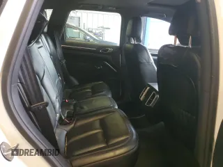 2018 Porsche Cayenne z VIN WP1AA2A24JKA01511, wystawiony jako Copart lot #47814185 z przebiegiem 58 151 mil mil oraz Szkoda całkowita • Salvage title. Historia ofert i sprzedaży dostępna na DreamBid. Obrazek 10.
