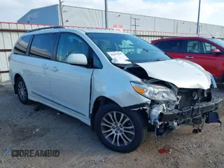 2018 Toyota Sienna XLE Auto Access Seat with VIN 5TDYZ3DC0JS902001, listed as a IAAI auction lot 41197210 with 99,018 mi miles. Bid and sale history available at carsss.com. Image 1.