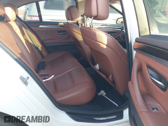 2013 BMW 5 Series 528i xDrive с VIN WBAXH5C53DDW11955, выставлен на аукционе IAAI как лот 42601785 с пробегом 147 925 миль миль и . История ставок и продаж доступна на DreamBid. Изображение 8.