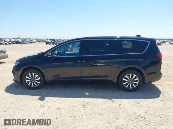 2024 Chrysler Pacifica Hybrid Select with VIN 2C4RC1S70RR169467, listed as a IAAI auction lot 42448734 with 38,062 mi miles and . Bid and sale history available at DreamBid. Image 14.