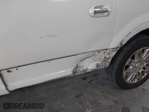 2011 Ford Expedition Max Limited с VIN 1FMJK1K50BEF09892, выставлен на аукционе IAAI как лот 42593101 с пробегом 250 189 миль миль и . История ставок и продаж доступна на DreamBid. Изображение 6.