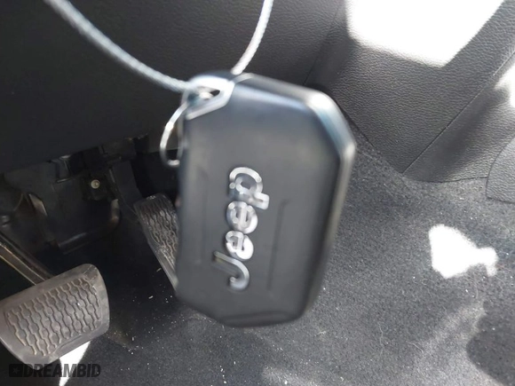 2020 Jeep Gladiator Rubicon with VIN 1C6JJTBG0LL117908, listed as a IAAI auction lot 41621920 with 61,233 mi miles. Bid and sale history available at carsss.com. Image 11.