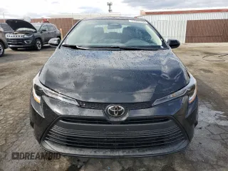 2025 Toyota Corolla LE z VIN 5YFB4MDE0SP282207, wystawiony jako Copart lot #55449855 z przebiegiem 363 mil mil oraz Tytuł czysty. Historia ofert i sprzedaży dostępna na DreamBid. Obrazek 5.