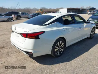 2019 Nissan Altima 2.5 SV with VIN 1N4BL4DV0KC116402, listed as a IAAI auction lot 41772384 with 80,240 mi miles. Bid and sale history available at carsss.com. Image 4.