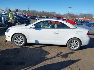 2015 Volkswagen Eos Komfort with VIN WVWBW8AH0FV001011, listed as a IAAI auction lot 41297299 with 81,444 mi miles and . Bid and sale history available at DreamBid. Image 14.