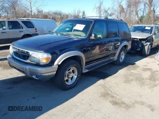2000 Ford Explorer Eddie Bauer z VIN 1FMDU74E4YZA45773, wystawiony jako IAAI lot #41678121 z przebiegiem 129 263 mil mil oraz . Historia ofert i sprzedaży dostępna na DreamBid. Obrazek 2.