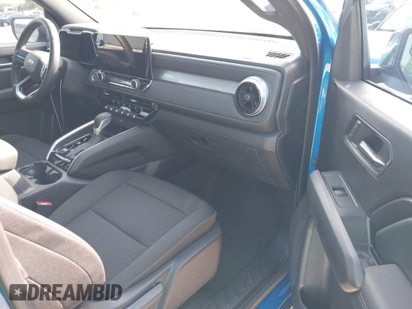 2023 Chevrolet Colorado 2WD LT z VIN 1GCPSCEK8P1198741, wystawiony jako IAAI lot #41993251 z przebiegiem 17 106 mil mil oraz . Historia ofert i sprzedaży dostępna na DreamBid. Obrazek 5.