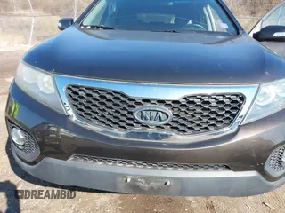 2011 Kia Sorento EX with VIN 5XYKUDA28BG164663, listed as a IAAI auction lot 41984131 with 1 mi miles. Bid and sale history available at carsss.com. Image 6.