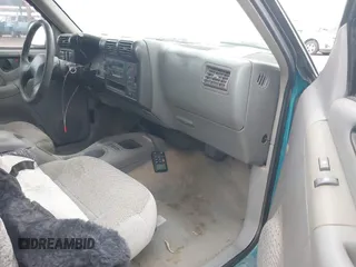 1994 Chevrolet S-10 LS with VIN 1GCCS19W4R8181235, listed as a IAAI auction lot 41710054 with 203,150 mi miles and . Bid and sale history available at DreamBid. Image 5.