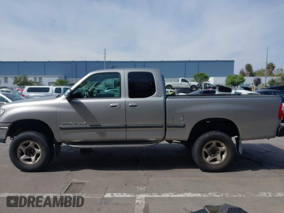 2001 Toyota Tundra SR5 with VIN 5TBRN34101S151862, listed as a IAAI auction lot 42130664 with 228,990 mi miles and . Bid and sale history available at DreamBid. Image 15.