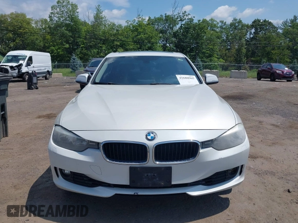 2013 BMW 3 Series 328i xDrive z VIN WBA3B3C56DF532787, wystawiony jako IAAI lot #42680965 z przebiegiem 152 352 mil mil oraz . Historia ofert i sprzedaży dostępna na DreamBid. Obrazek 6.