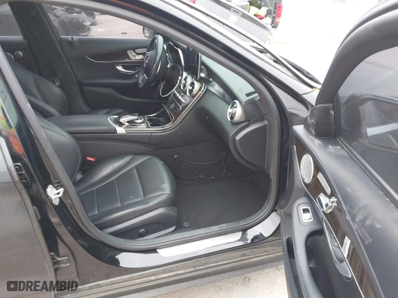 2015 Mercedes-Benz C-Class C 300 with VIN 55SWF4JBXFU082263, listed as a IAAI auction lot 40868265 with 88,128 mi miles. Bid and sale history available at carsss.com. Image 5.