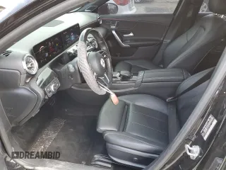 2021 Mercedes-Benz A 220 z VIN W1K3G4FB6MJ301564, wystawiony jako Copart lot #52358605 z przebiegiem 120 746 mil mil oraz Szkoda całkowita • Salvage title. Historia ofert i sprzedaży dostępna na DreamBid. Obrazek 7.