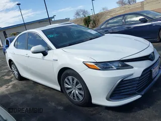 2021 Toyota Camry Hybrid LE with VIN 4T1C31AK4MU549057, listed as a IAAI auction lot 41686552 with 43,051 mi miles. Bid and sale history available at carsss.com. Image 14.